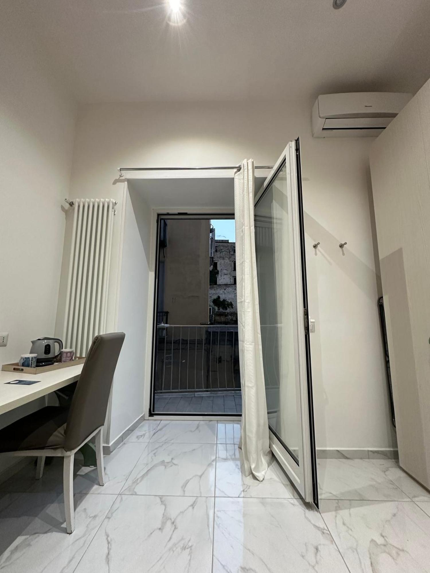 نابولي Santa Chiara Garden View B&B المظهر الخارجي الصورة