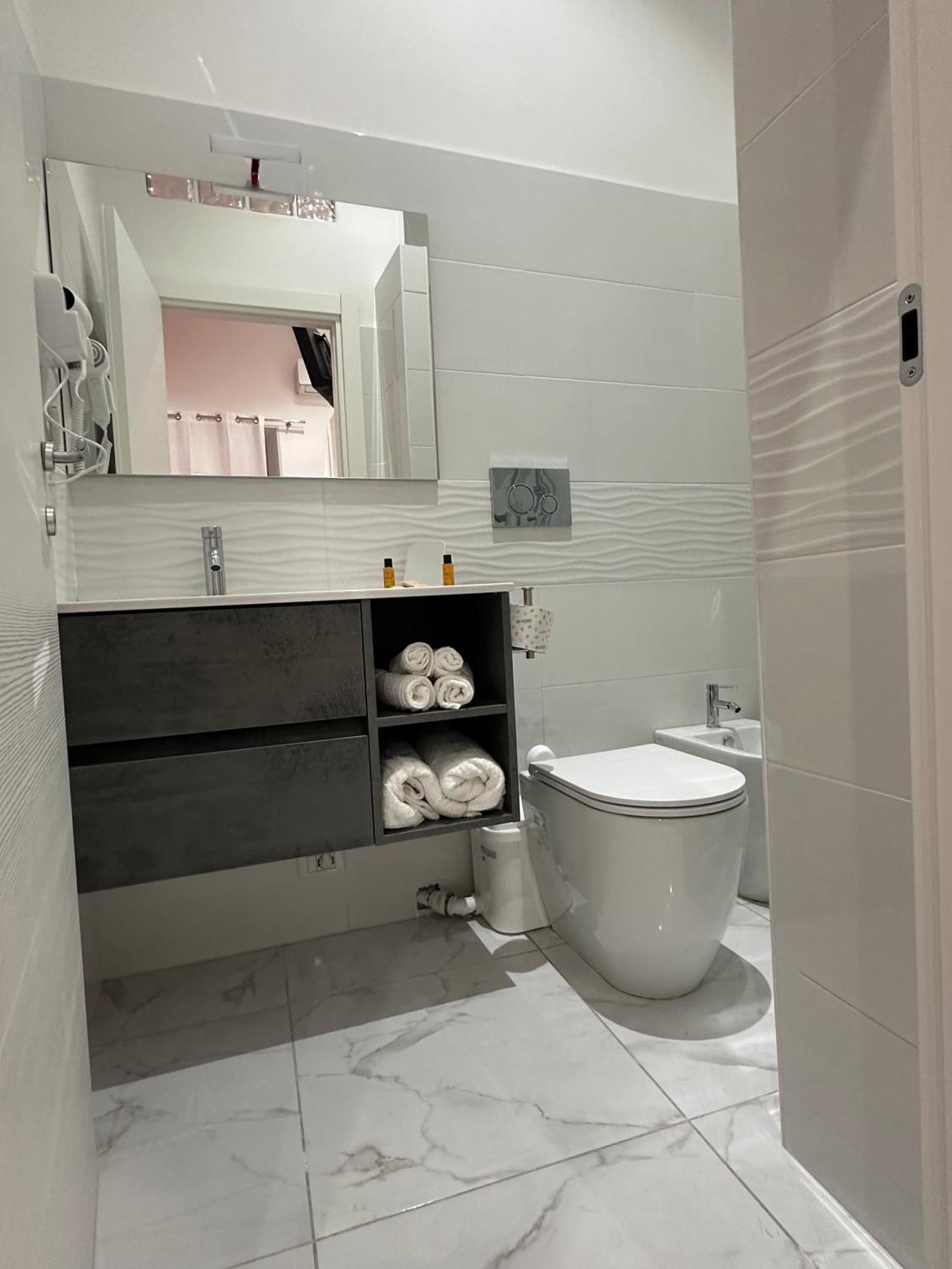 نابولي Santa Chiara Garden View B&B المظهر الخارجي الصورة